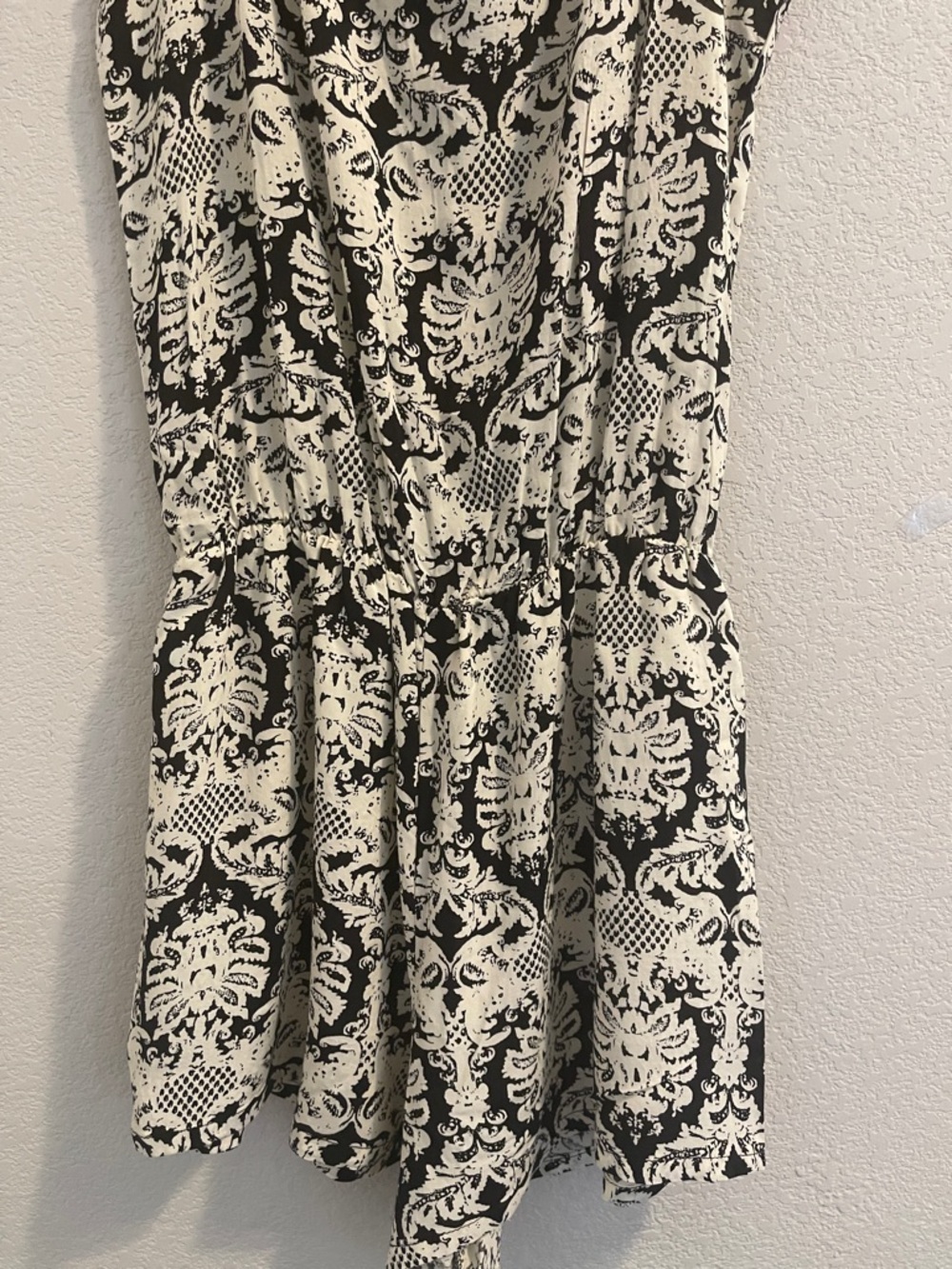 (New) Women's Black and Cream Sleeveless Printed Roomper - Picture 6 of 6